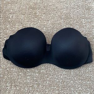 Women’s Black Strapless Bra